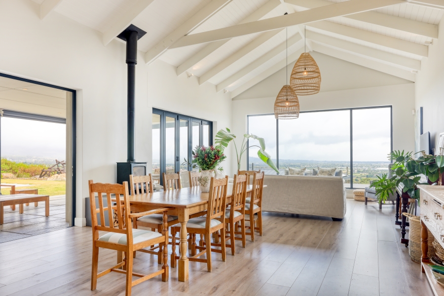 4 Bedroom Property for Sale in Stonehurst Mountain Estate Western Cape